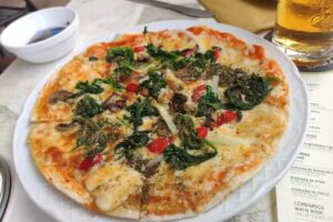 TAPAS PIZZA BURGERS SANTO TOMAS