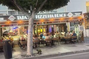 TAPAS & PIZZERÍA BEACH