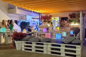 Veintitrés cocktails y tapas