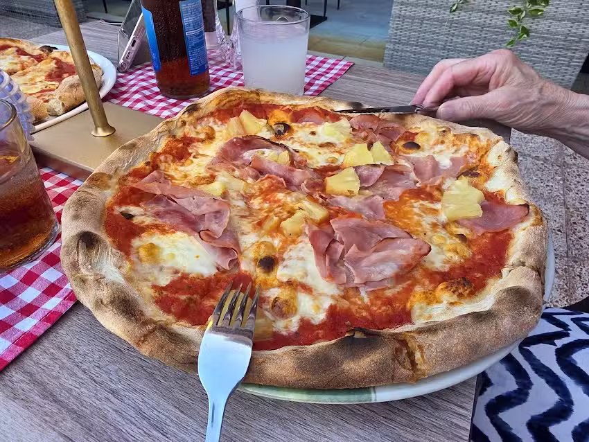 Viva La Italia pizzeria/restaurant Yumbo